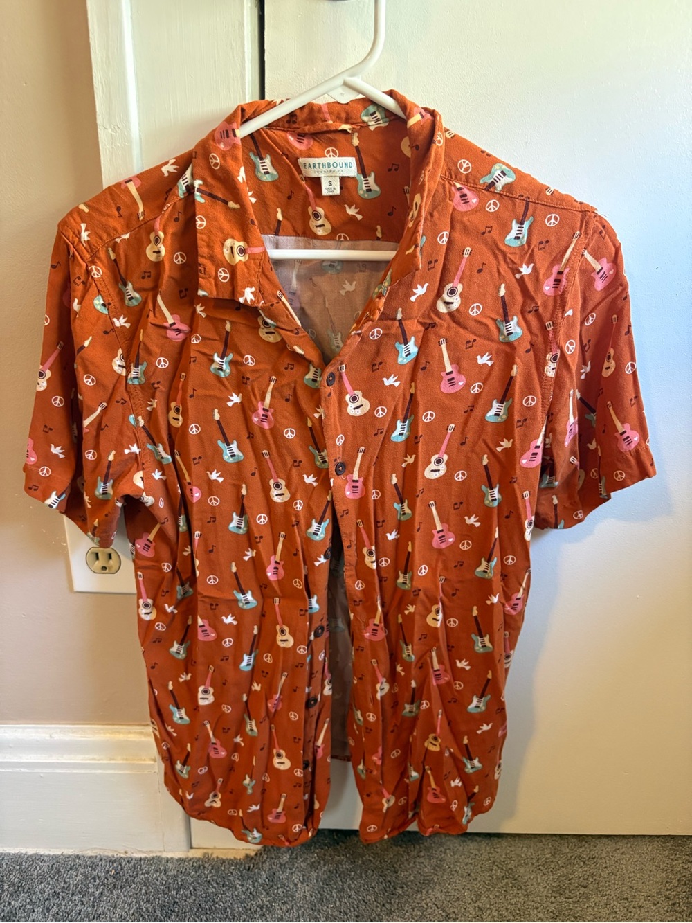 Earthbound Men's Orange Guitar-Print Short Sleeve Button-Down Shirt